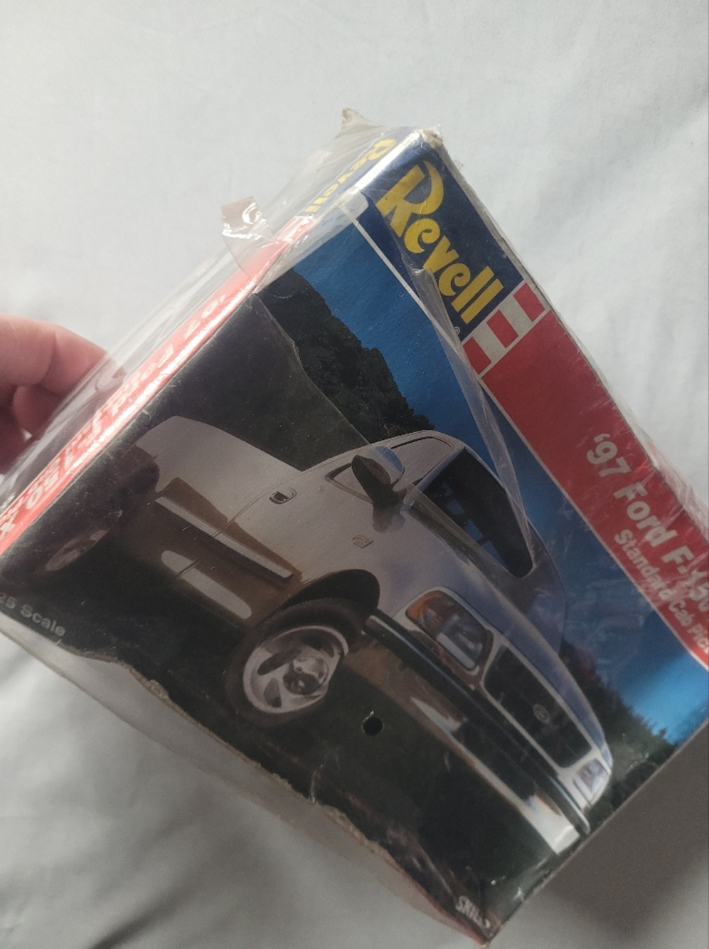Revell '97 Ford F-150 XLT Model Kit - Picture 2 of 6